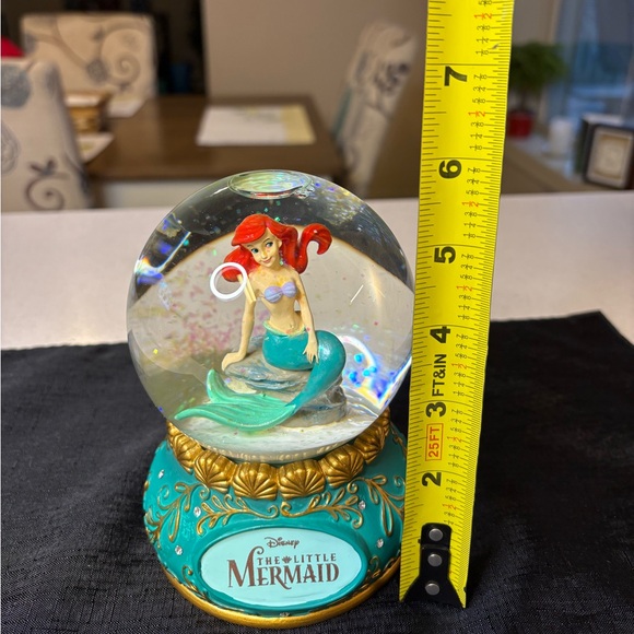 🔥🔥🔥Disney Showcase Collection Ariel From The Little Mermaid Water Globe - Picture 6 of 6